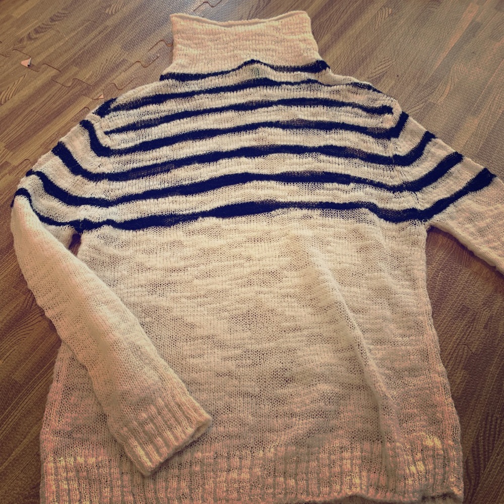 Lightweight sweater, great for spring!
